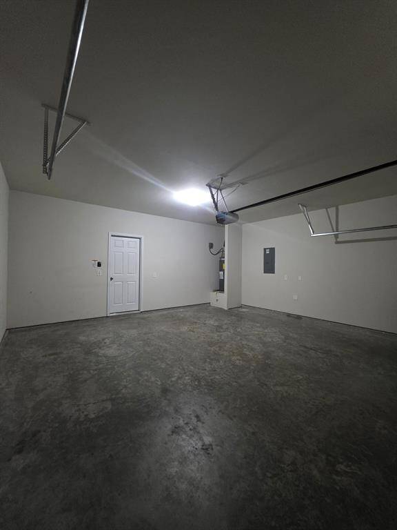 2-cars garage