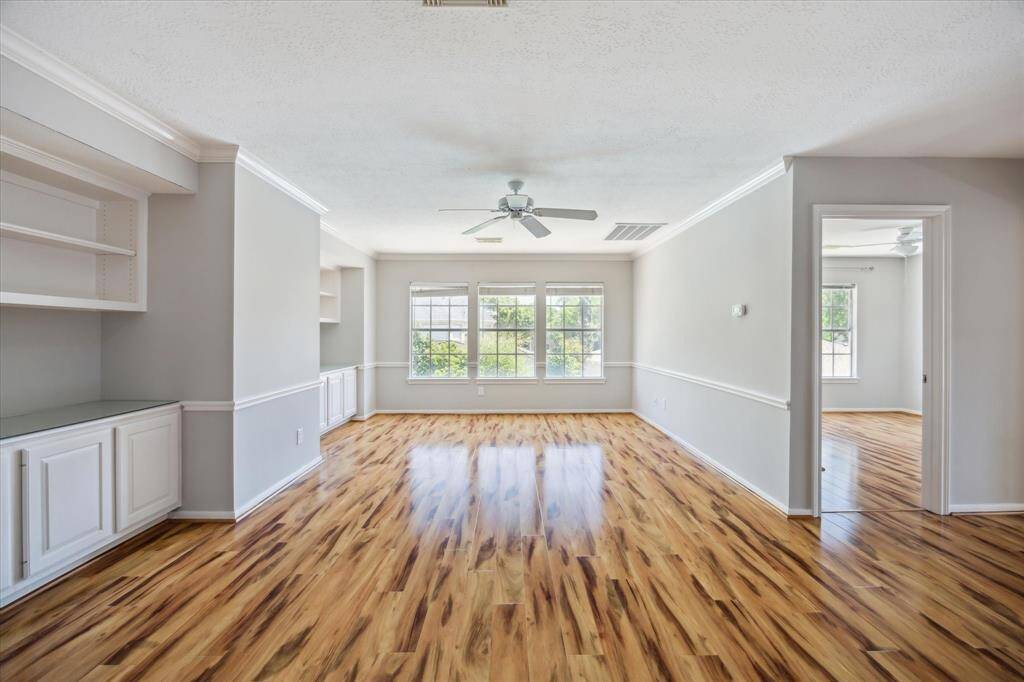Relax and soak your worries away in the luxurious jetted tub or refresh with a quick rinse in the spacious walk-in shower. However you unwind, you’re sure to love the comfort and privacy of this serene ensuite retreat.
