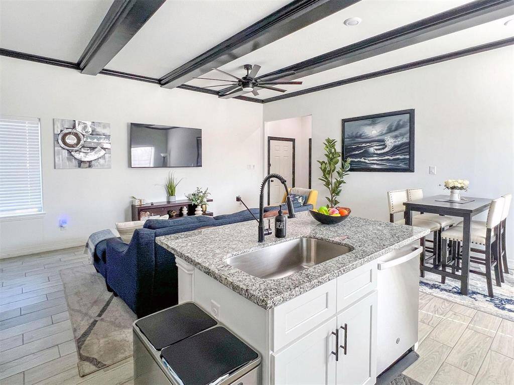 Island with sink and dishwasher