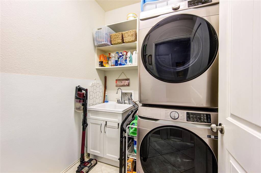 Washer & Dryer Included