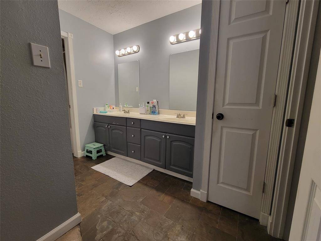Main Bath Room