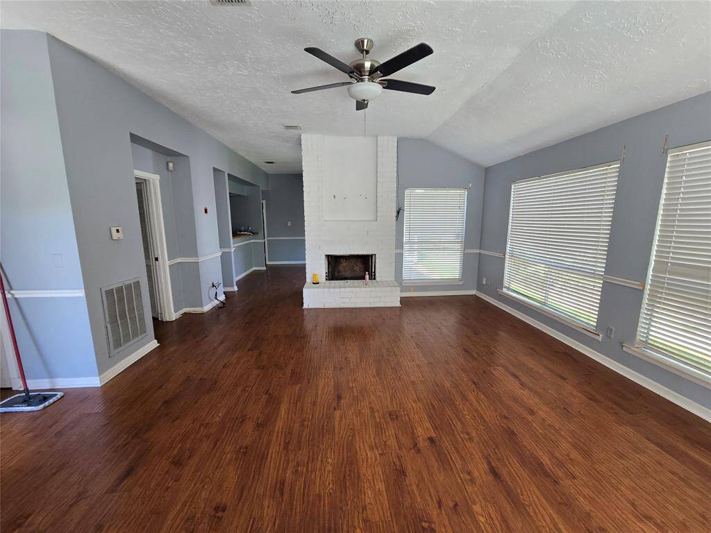 Living Room/Hallway