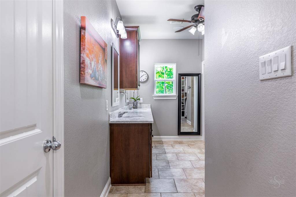 Head to your custom ensuite bath!