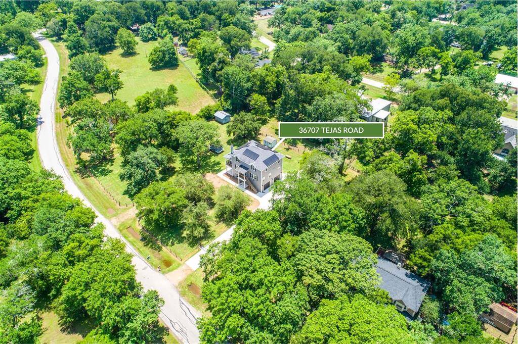 This home also has a water softener, sprinkler system, and propane stub for gas grills.