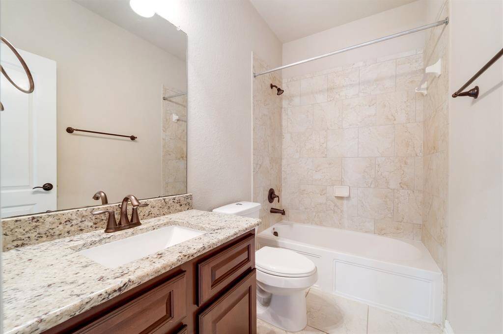 Secondary bathroom.