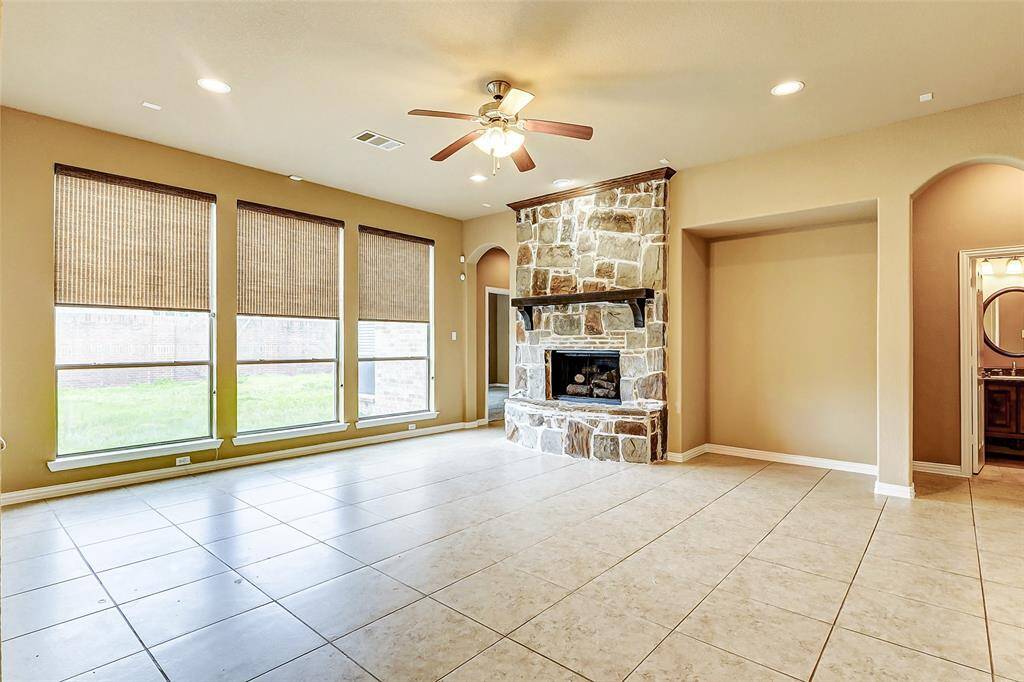 Spacious living room