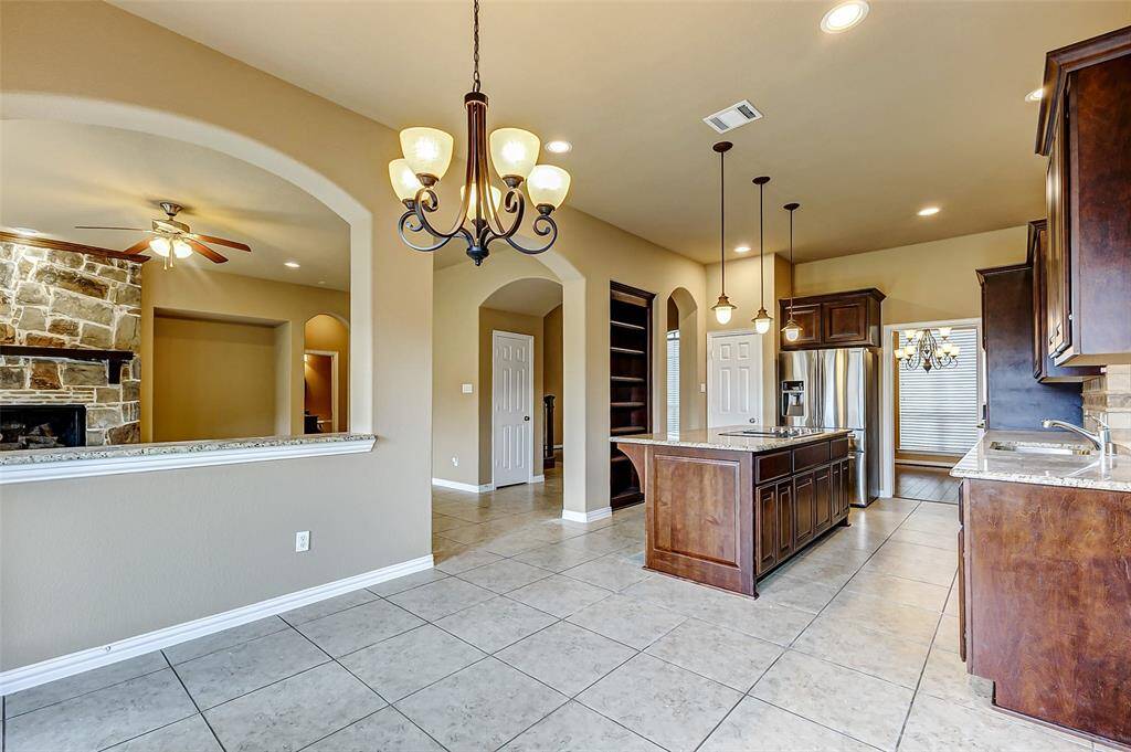 kitchen and breakfast area