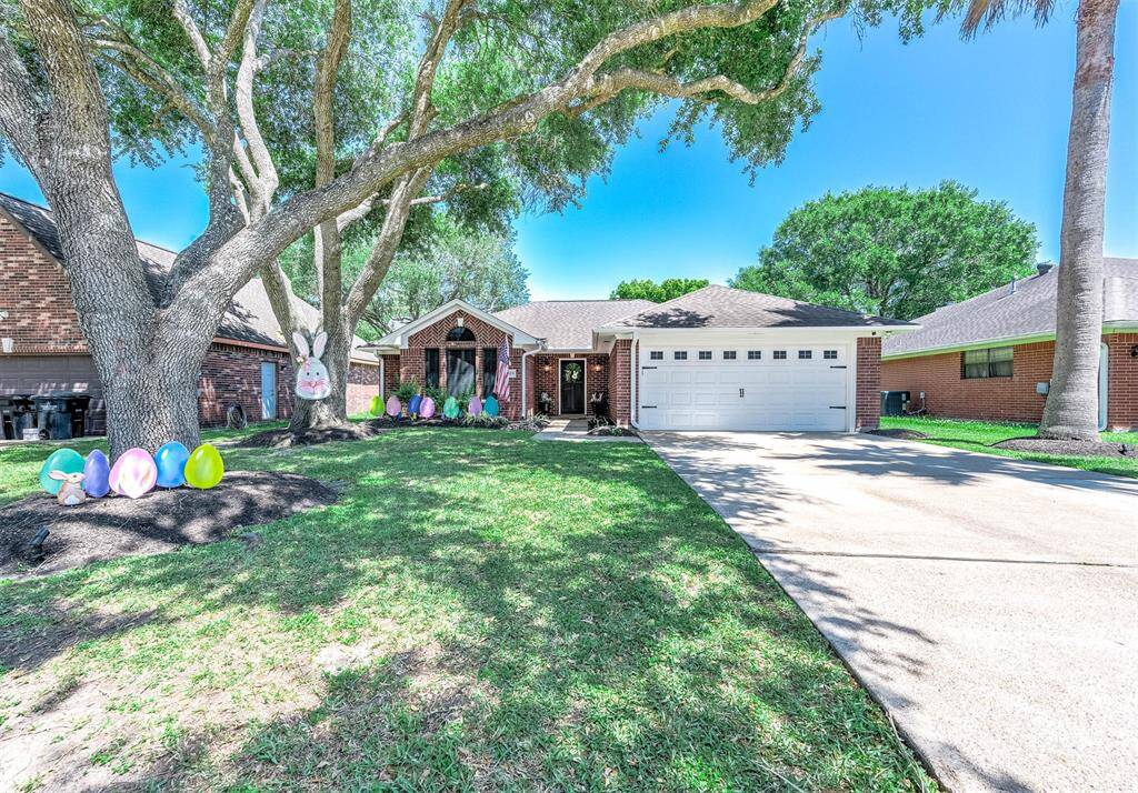 This stunning 3-2-2 home is even more beautiful in person—featuring an inground pool and hot tub for the perfect backyard retreat!