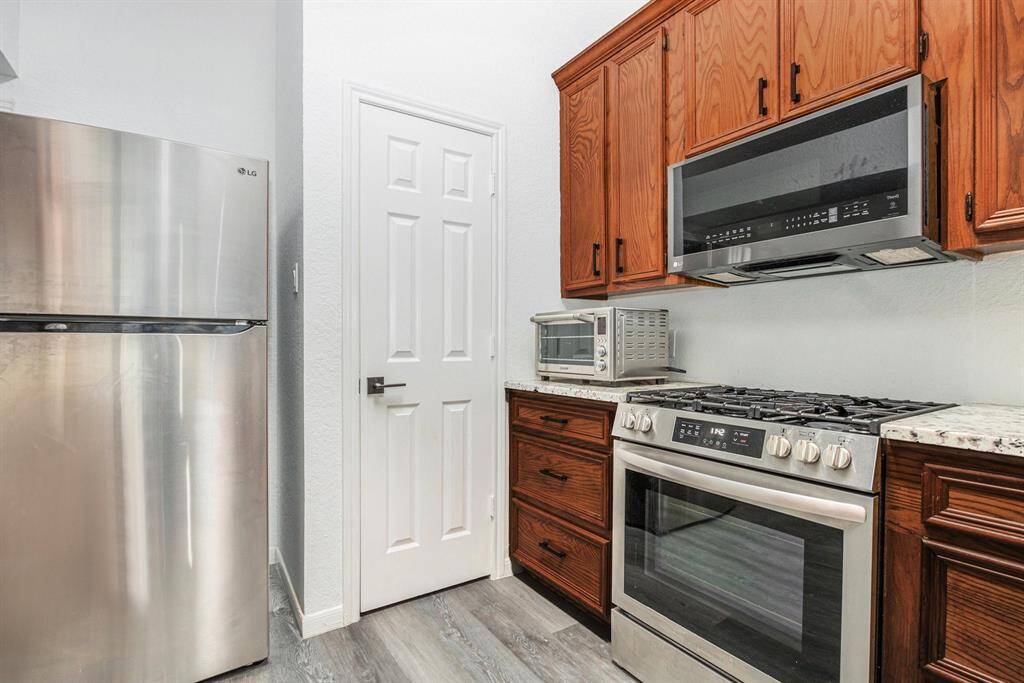 Stainless steel appliances, gas stove stop. Refrigerator will stay with the property.