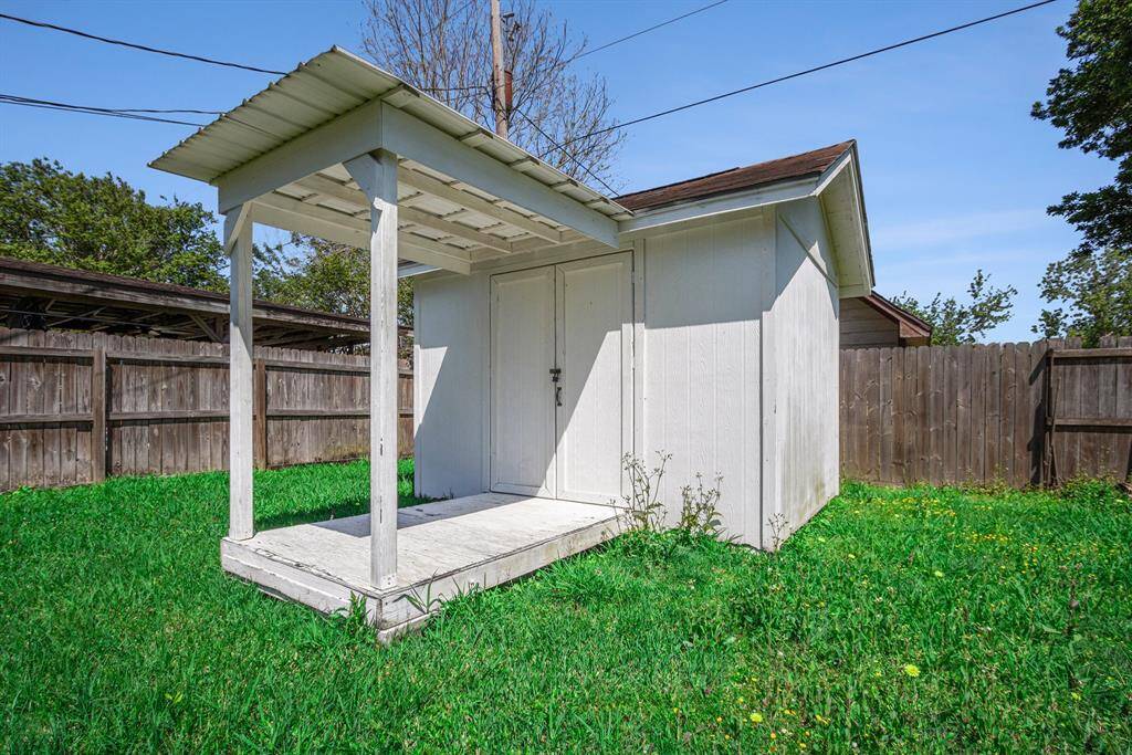 Great shed for storage space and lawn equipment.