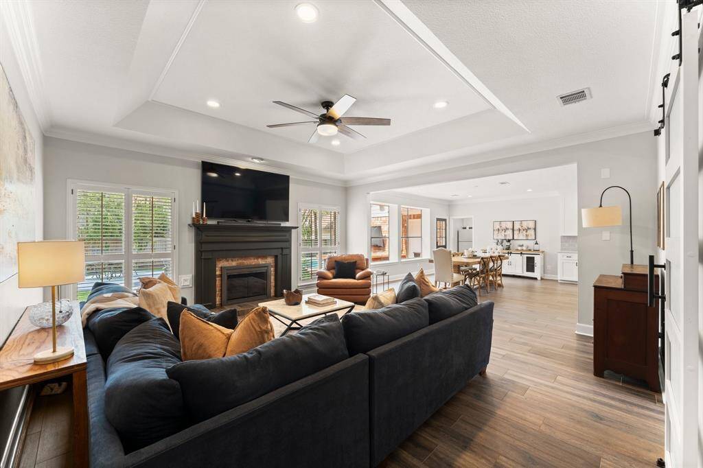 Perfect floor plan for entertaining!