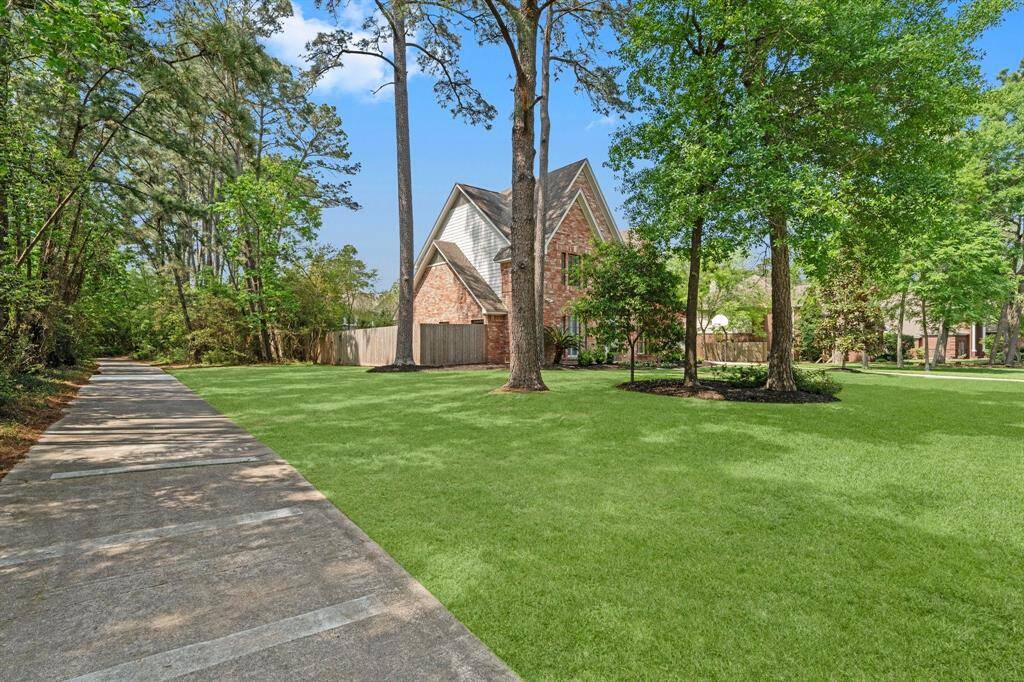 Home is conveniently located right next to the bike path! This allows for easy access to walking trails and biking to David Elementary and Collins Intermediate. It also allows for so much privacy not having a neighbor on one side!