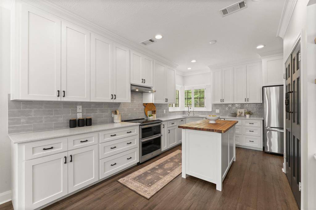 Gorgeous updated kitchen!