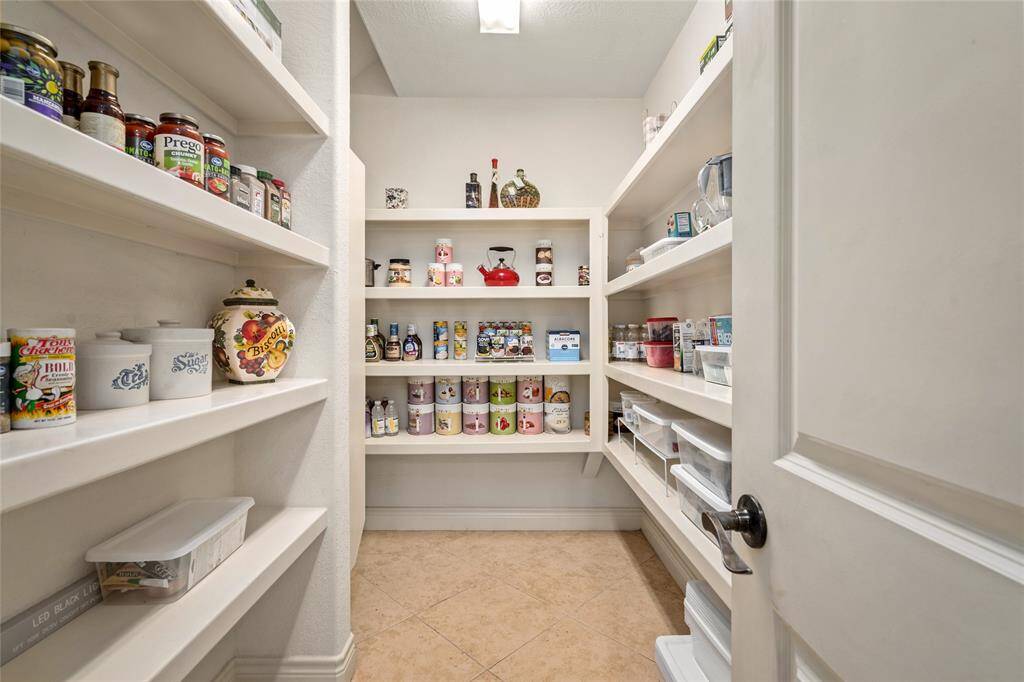Plenty of storage available in the large panty.