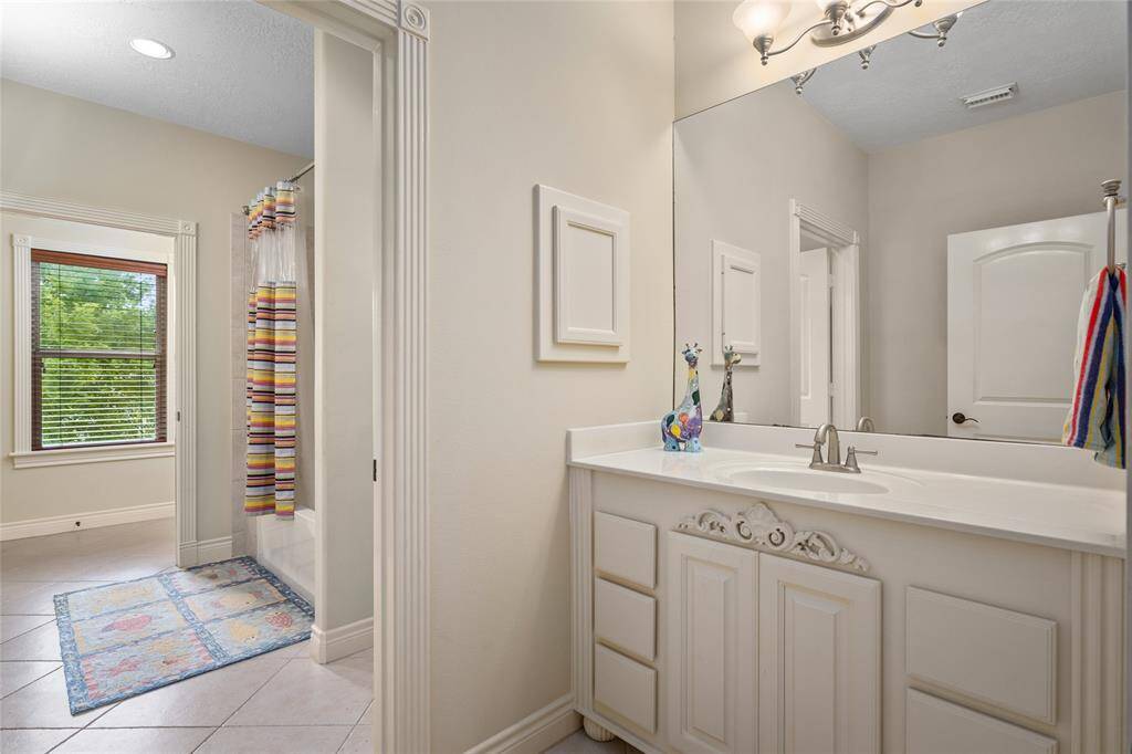 Bright and convenient jack and jill bathroom.