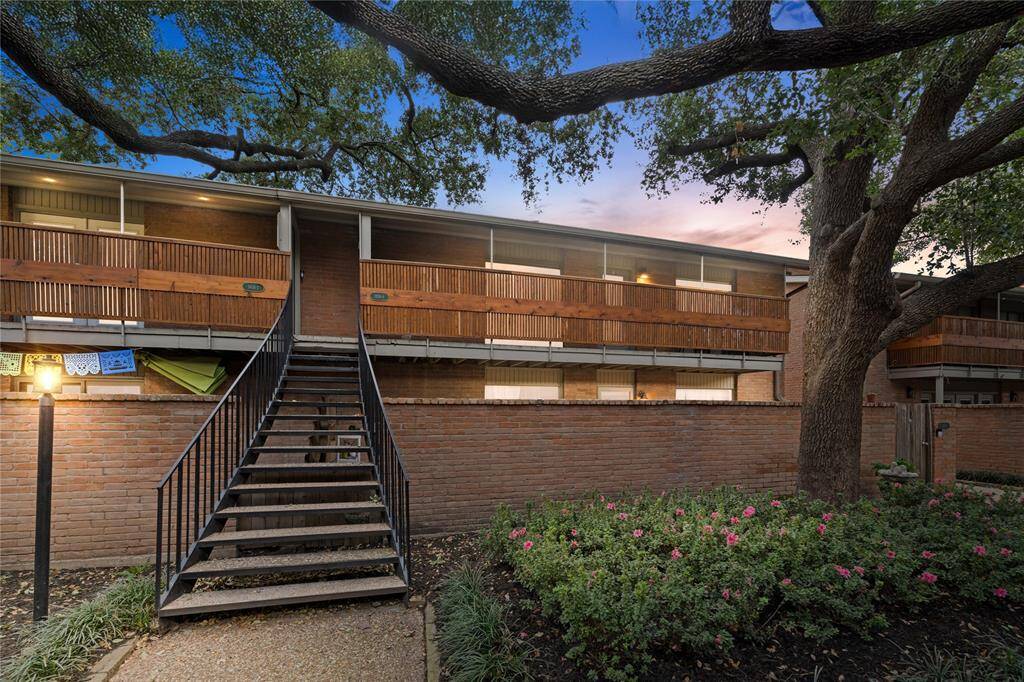 Step inside this lovely condominium located in Highland Village! Located at 3924 W Alabama, you'll find comfortable living, great amenities, and a desirable location.
