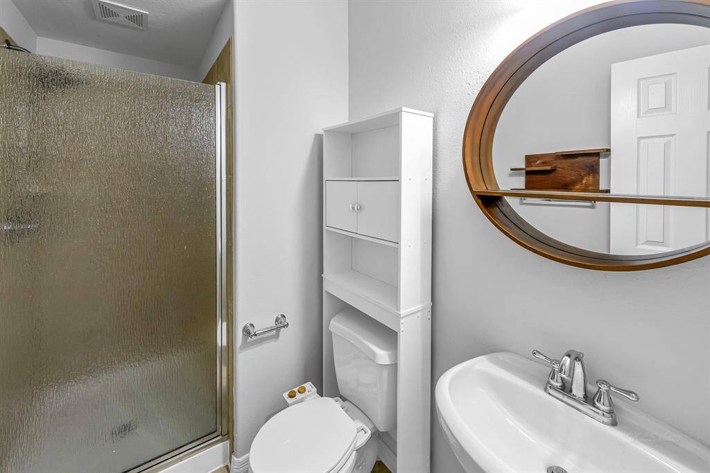 Downstairs full bath with shower
