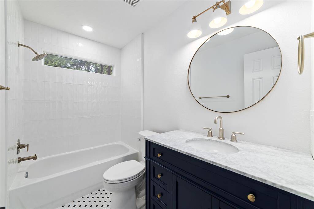 Updated secondary bathroom featuring a convenient tub/shower combo.