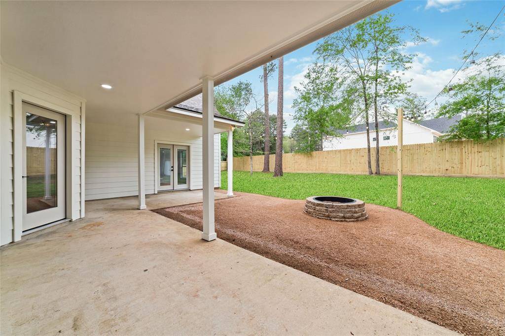 Charming back patio with a cozy fire pit for perfect outdoor gatherings.