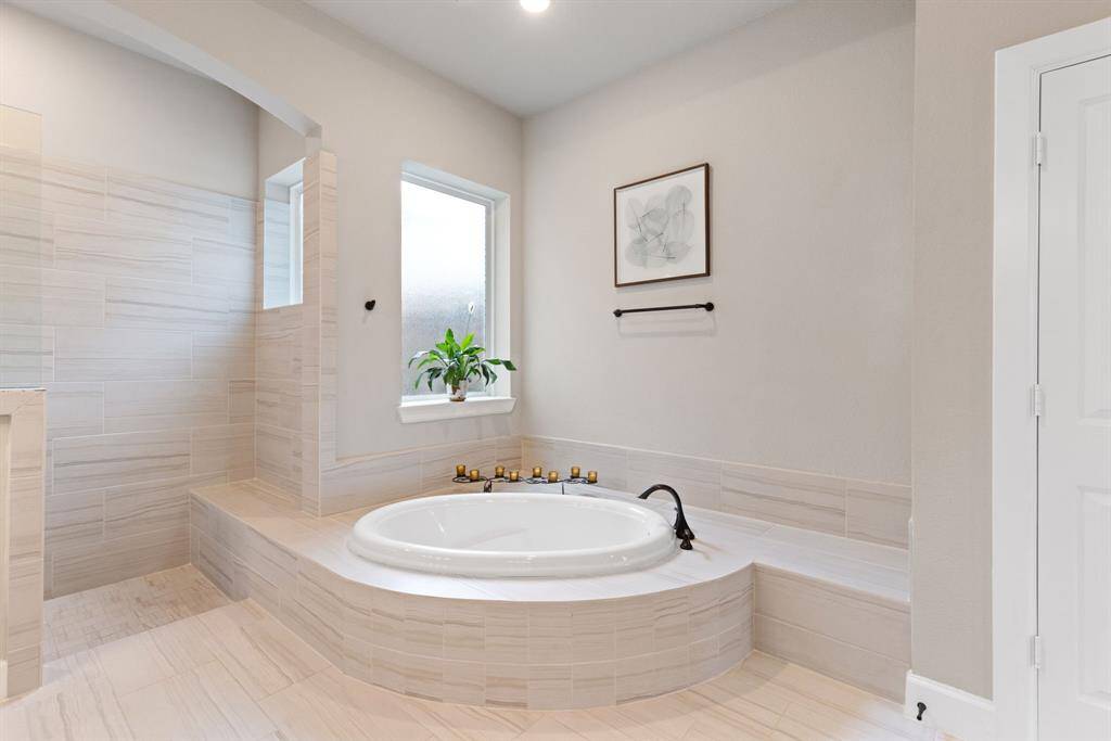 Large soaking tub.