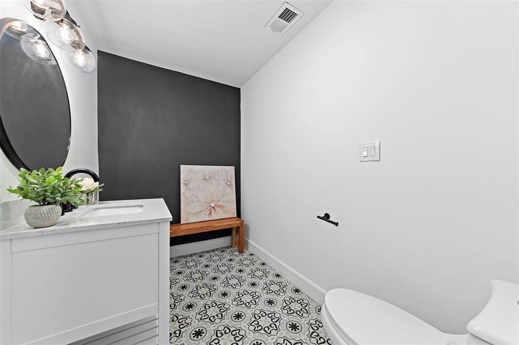 Fully updated downstairs powder room