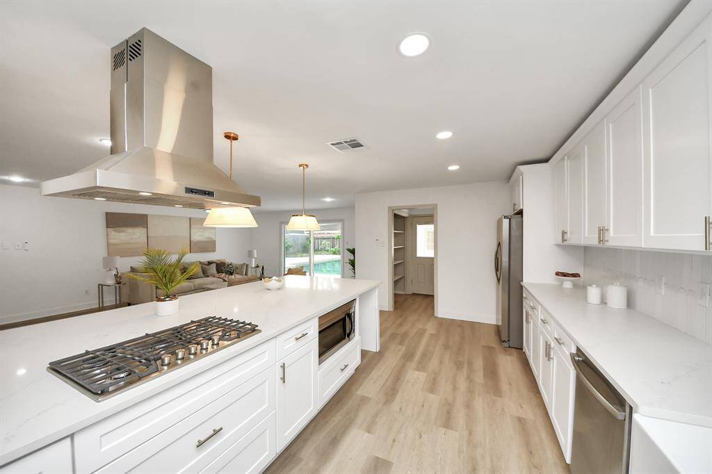 Gas burners with gorgeous hood vent