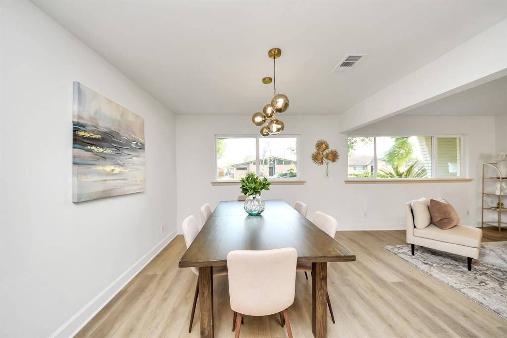 Dining area off the kitchen