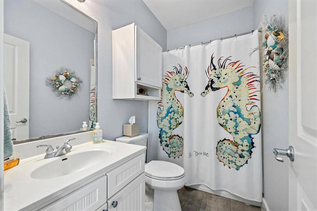 Ensuite Bath of Bedroom 2