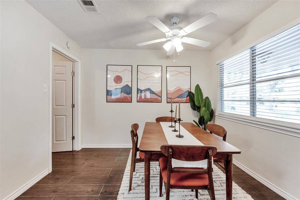 Large window with 2 inch blinds.