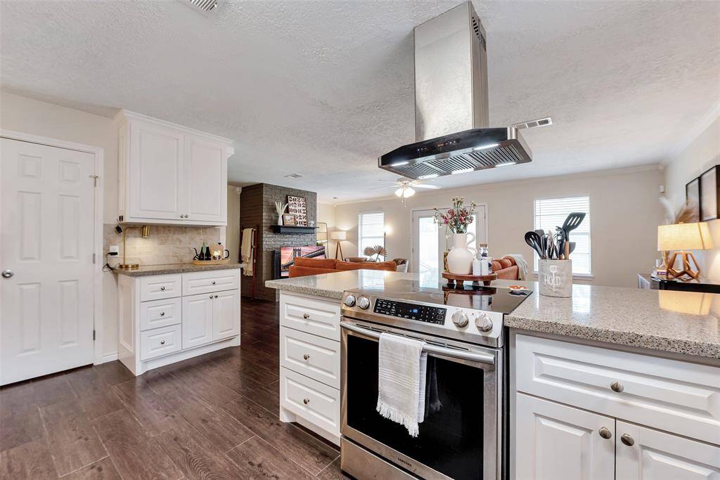 A beautifully updated kitchen!