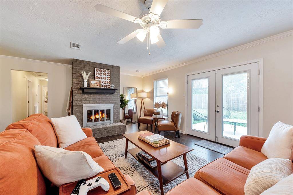 Cozy fireplace!