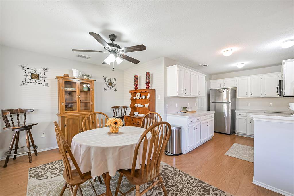 Dining/Breakfast area