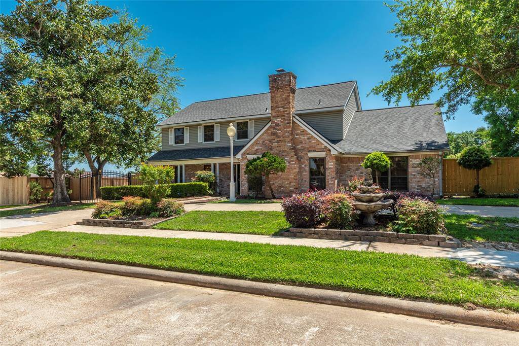 Grand curb appeal