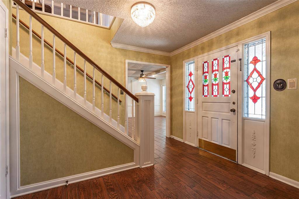 Spectacular front entry