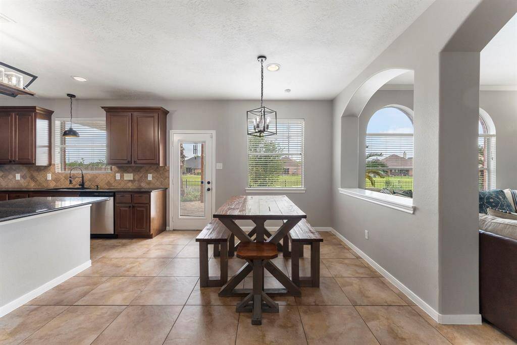 Large breakfast area with great lighting and even better nature views!