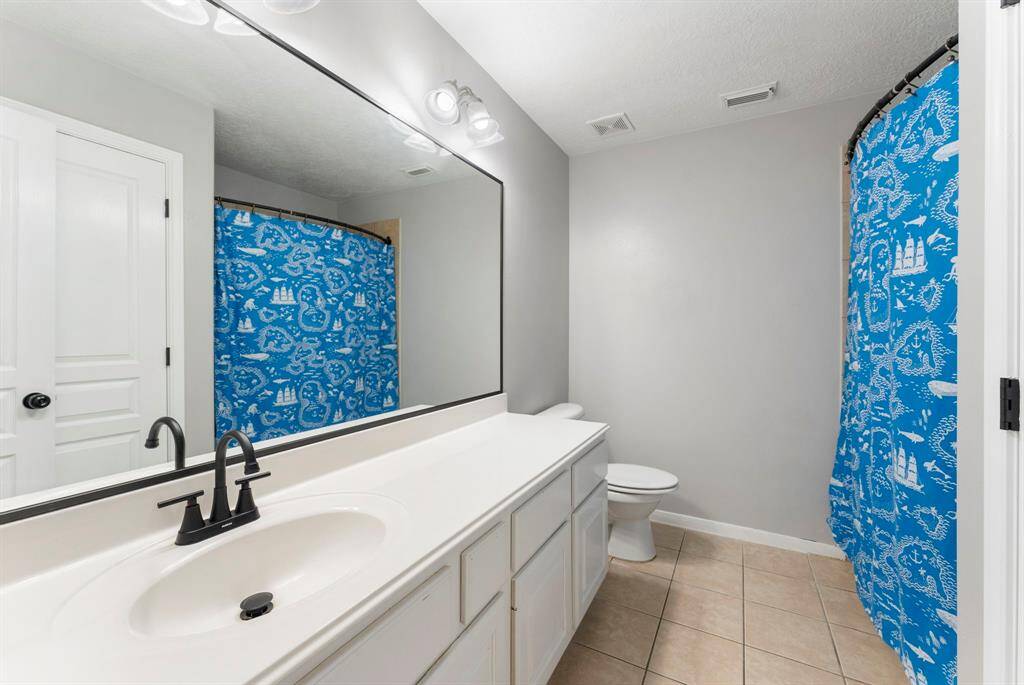 This floorplan provides two showers and two toilets upstairs making those busy mornings so much more convenient!