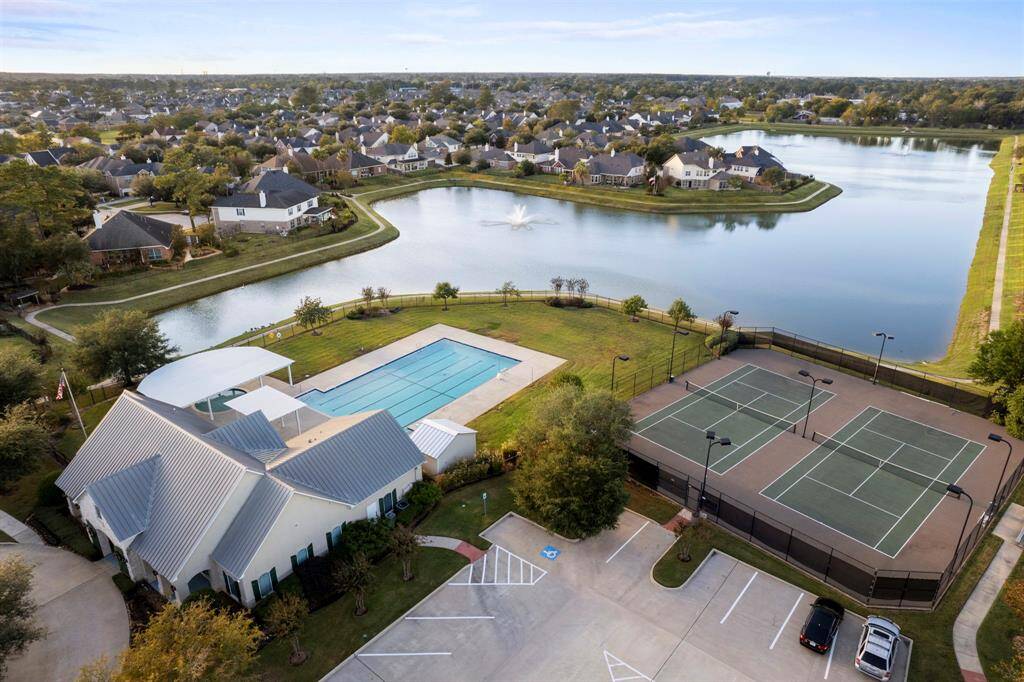 Country Lake Estates is highlighted by a Pool, Tennis Courts and Clubhouse all backing to the 'big lake' for endless outdoor enjoyment.