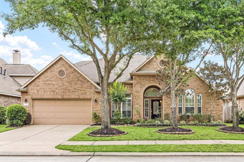 Fantastic 1.5 story home with pool and spa. Mature landscaping, full sprinkler system, brick elevation.