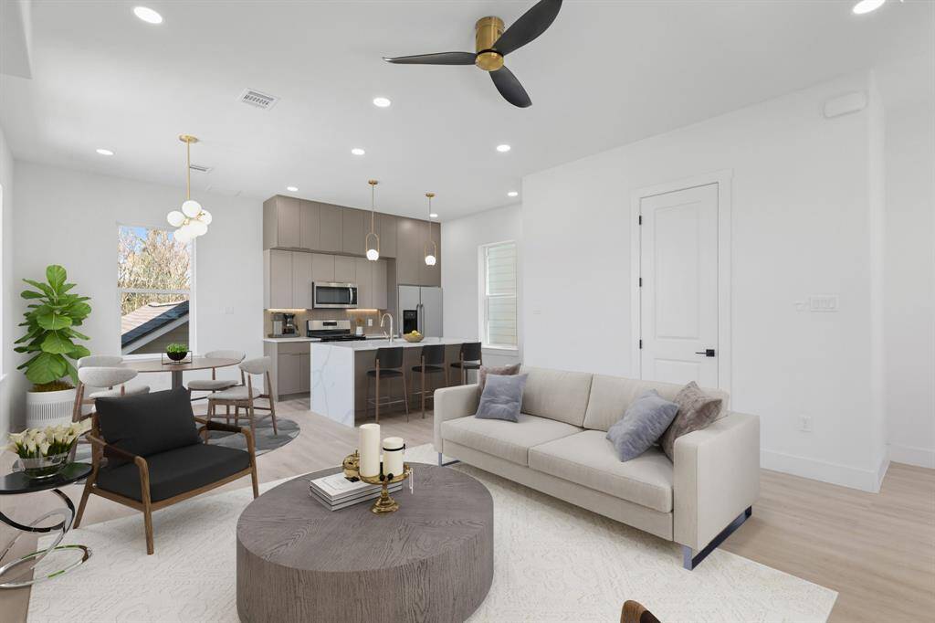 Virtually Staged: An entertainer's dream!