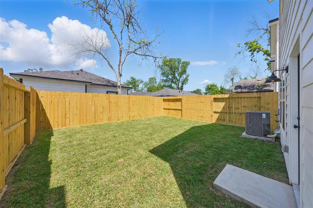 This low-maintenance backyard is completely fenced-in. There’s room for the dog to run around, with plenty of space to lounge, host BBQ, and entertain.