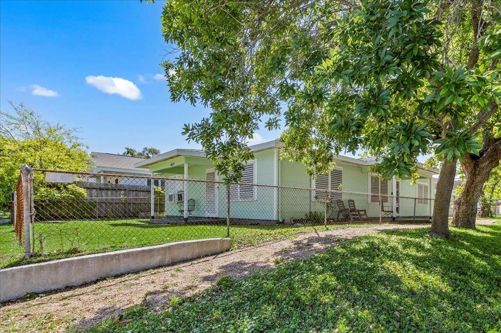Situated on a spacious corner lot, surrounded by lush greenery. Located in a quiet, neighborhood with easy access to nearby amenities and main roads. Ideal for comfortable living with a sense of community.