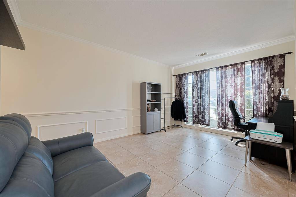 2nd living area on 1st floor.