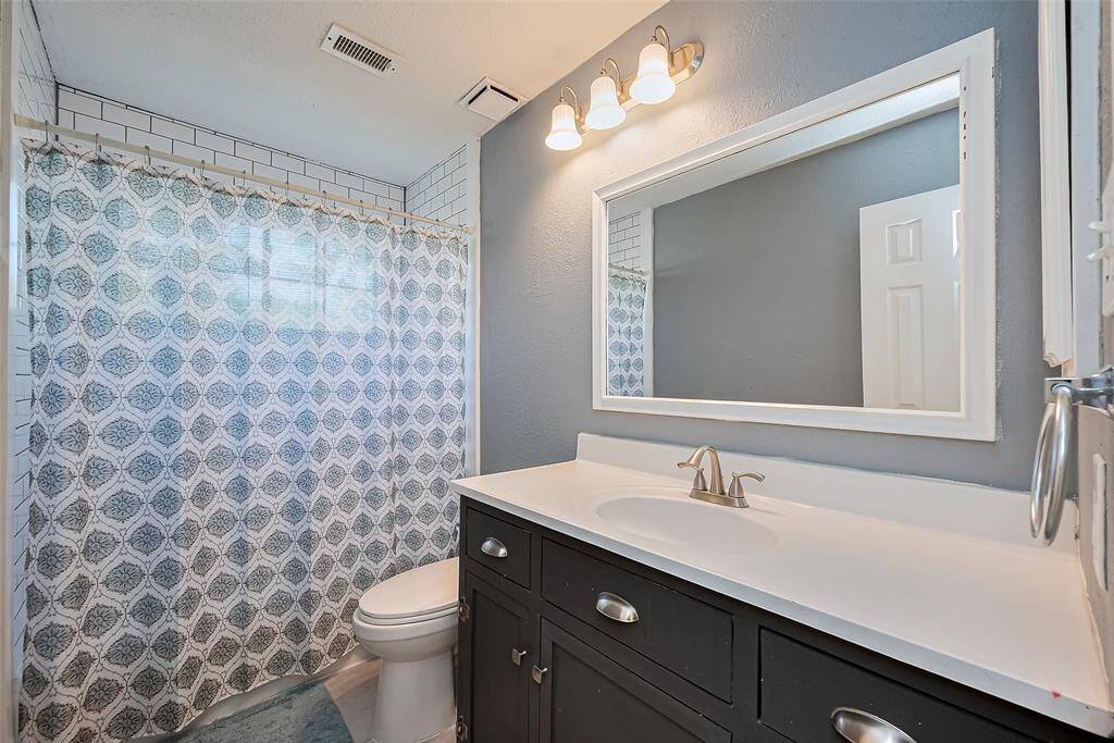 Guest bathroom with tub shower combo