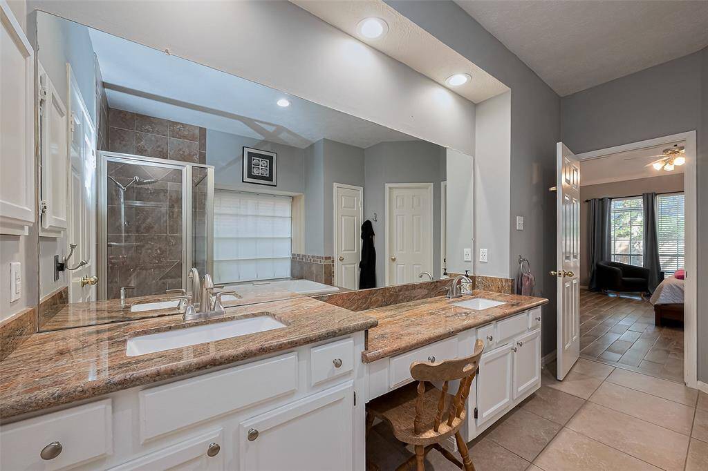 Dual vanities.