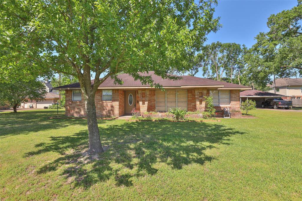Welcome home to 5115 Covington!