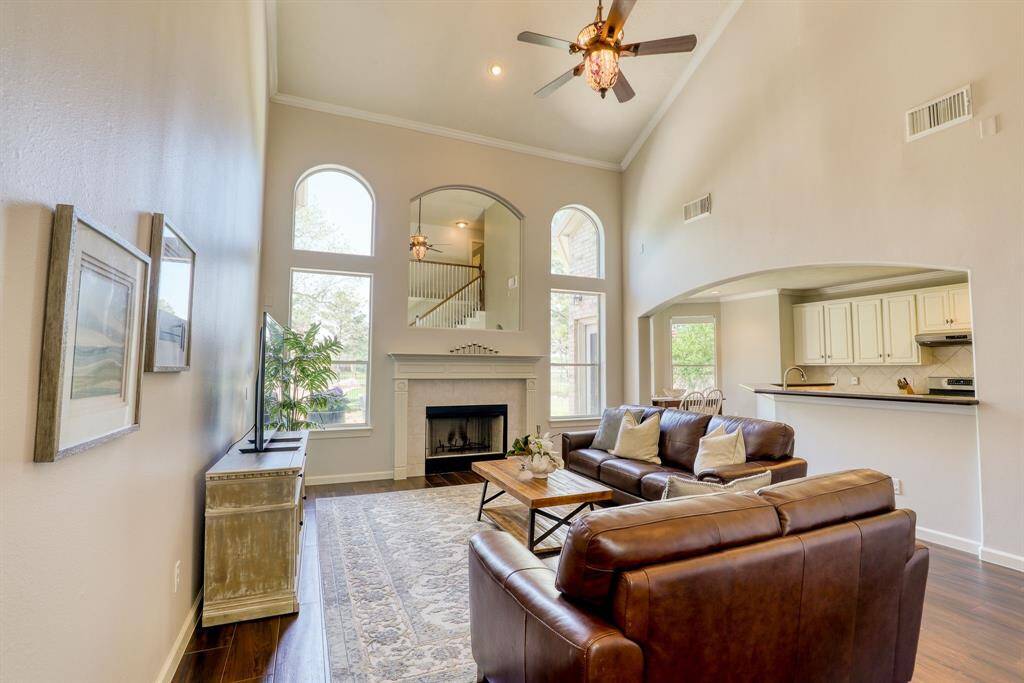The open living space, complemented by soaring ceilings, creates an impressive and airy atmosphere. With its expansive layout, this area invites effortless flow, perfect for both casual gatherings and formal occasions, while the high ceilings add a sense of grandeur and light