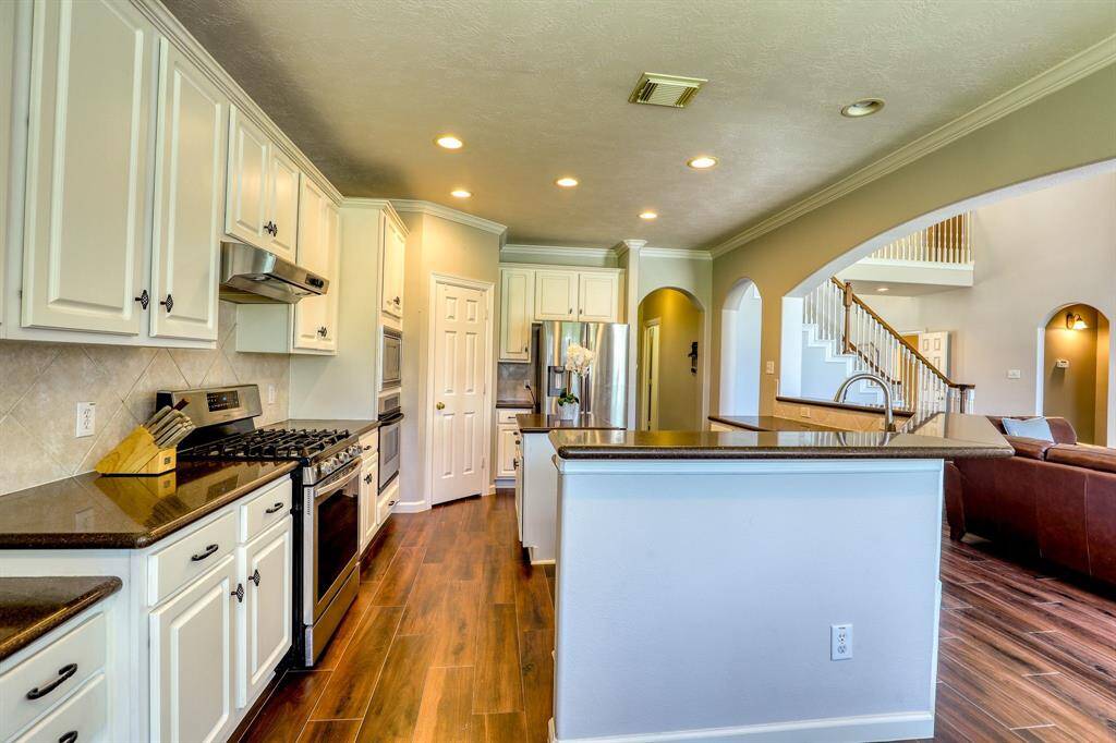 With plenty of cabinet space, the kitchen offers exceptional storage for all your essentials. The white cabinets not only provide ample room for organization but also enhance the clean, bright feel of the space.