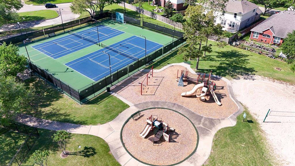 Enjoy an active lifestyle with access to the community tennis court, perfect for friendly matches or improving your game. Well-positioned within the neighborhood, it offers a great spot to socialize or get in some exercise.