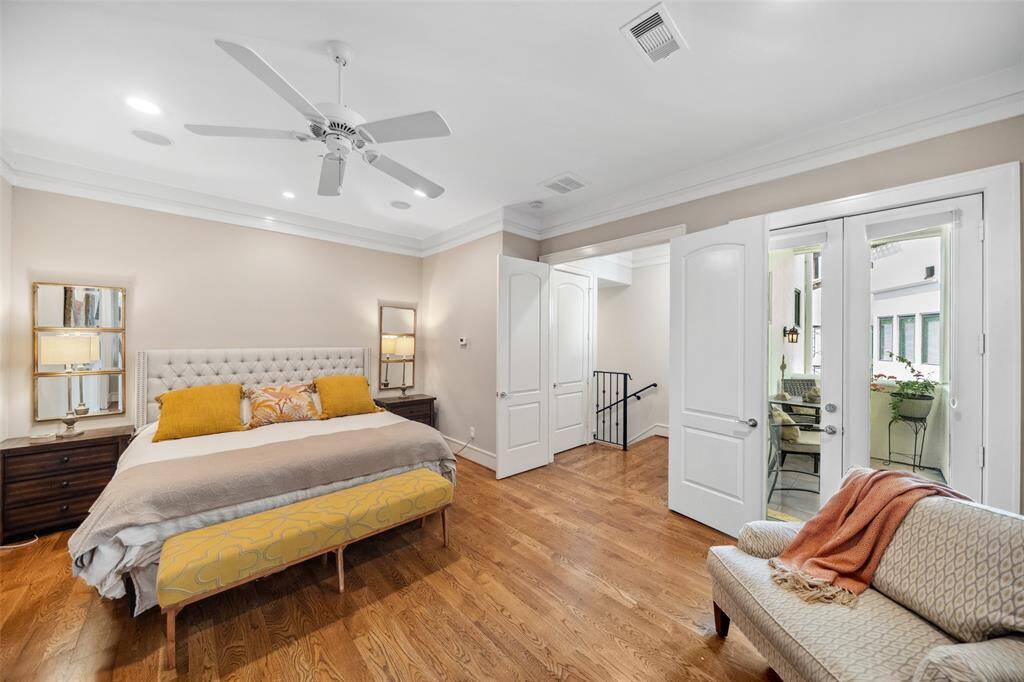 Back in the bedroom, double glass doors lead to the private balcony, while a separate doorway provides direct access to the laundry room—blending comfort and convenience.