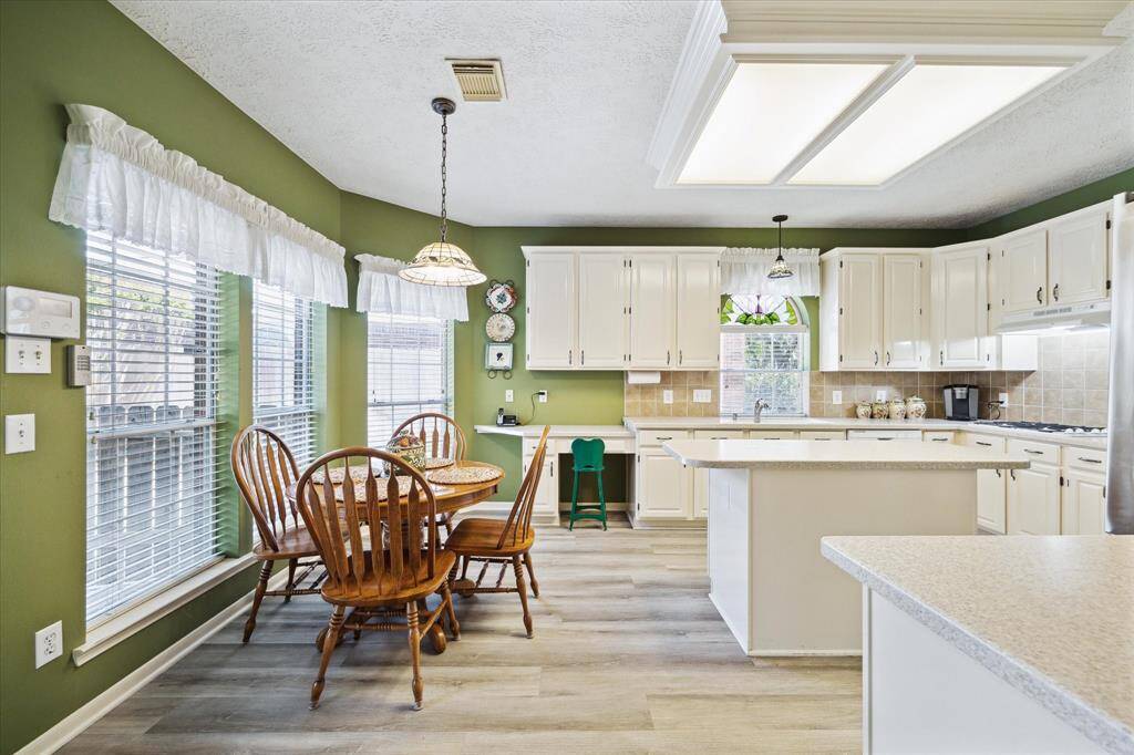 This inviting kitchen is ideal for quick bites or gourmet cooking.